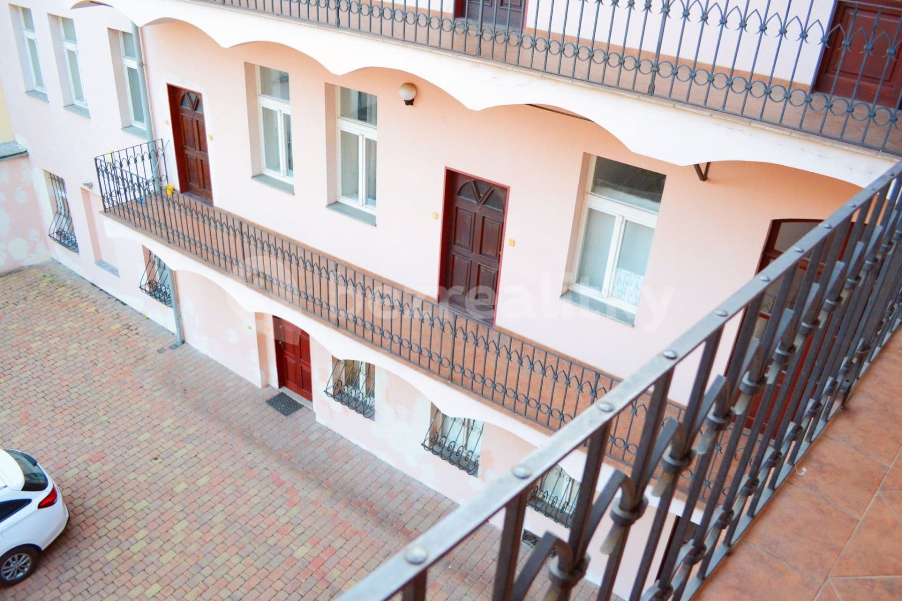 Prenájom bytu 2-izbový 49 m², Ostrovského, Praha, Praha Prenájom bytu 2-izbový 49 m², Ostrovského, Praha, Praha