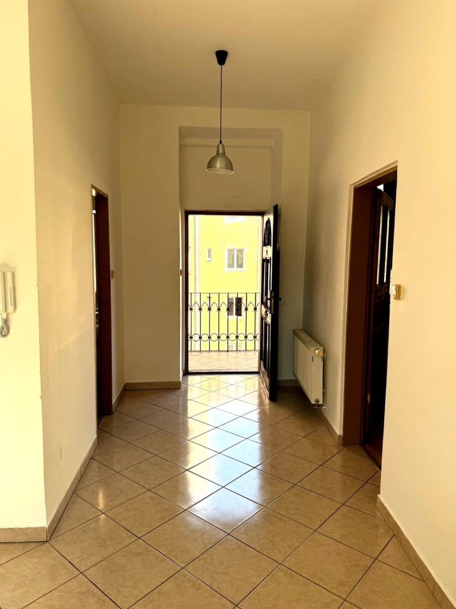 Prenájom bytu 2-izbový 49 m², Ostrovského, Praha, Praha Prenájom bytu 2-izbový 49 m², Ostrovského, Praha, Praha