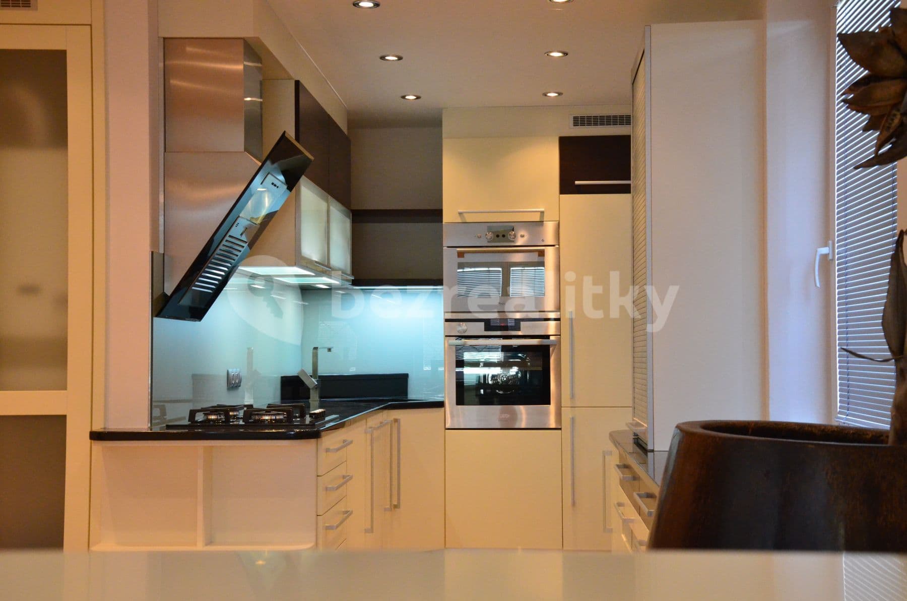 Prenájom bytu 4-izbový 92 m², Hřebíkova, Praha, Praha Prenájom bytu 4-izbový 92 m², Hřebíkova, Praha, Praha