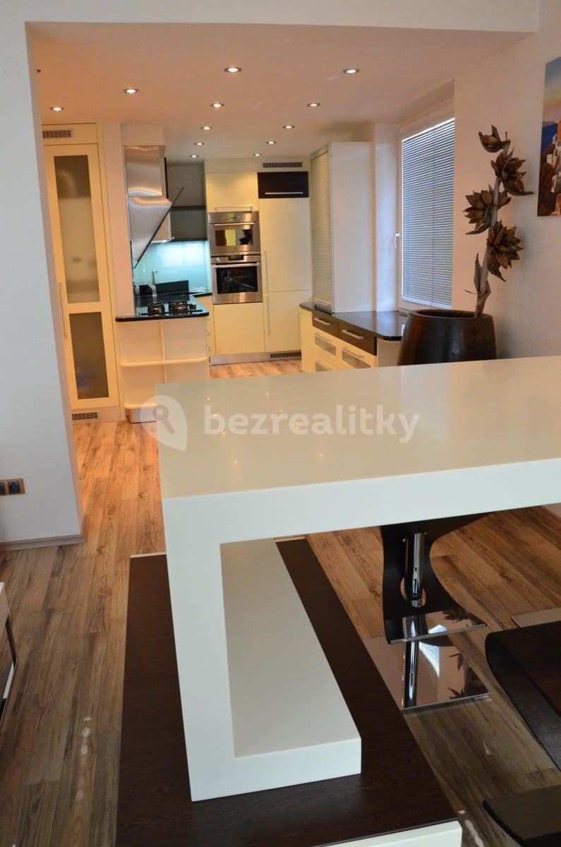 Prenájom bytu 4-izbový 92 m², Hřebíkova, Praha, Praha Prenájom bytu 4-izbový 92 m², Hřebíkova, Praha, Praha