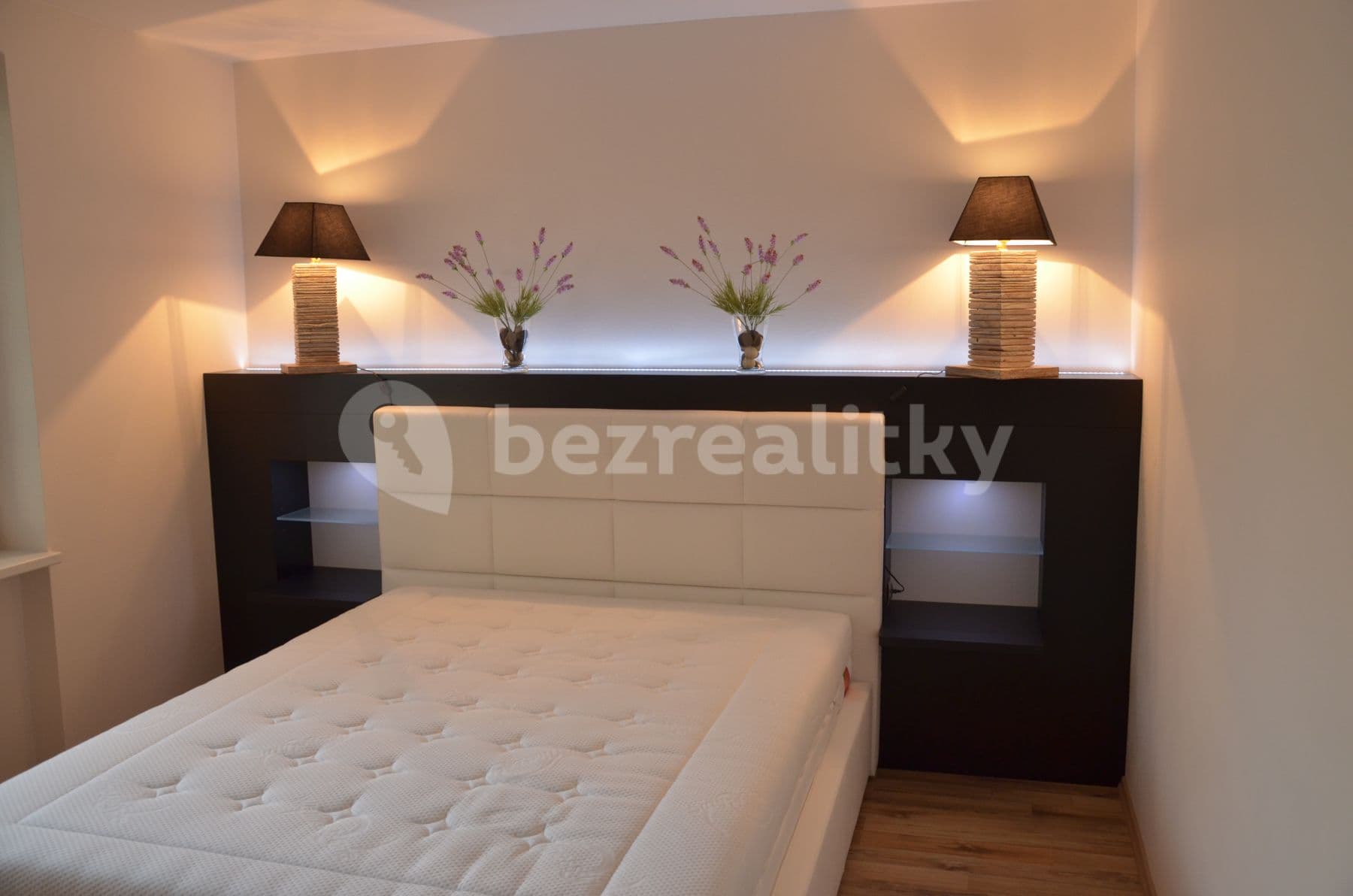 Prenájom bytu 4-izbový 92 m², Hřebíkova, Praha, Praha Prenájom bytu 4-izbový 92 m², Hřebíkova, Praha, Praha