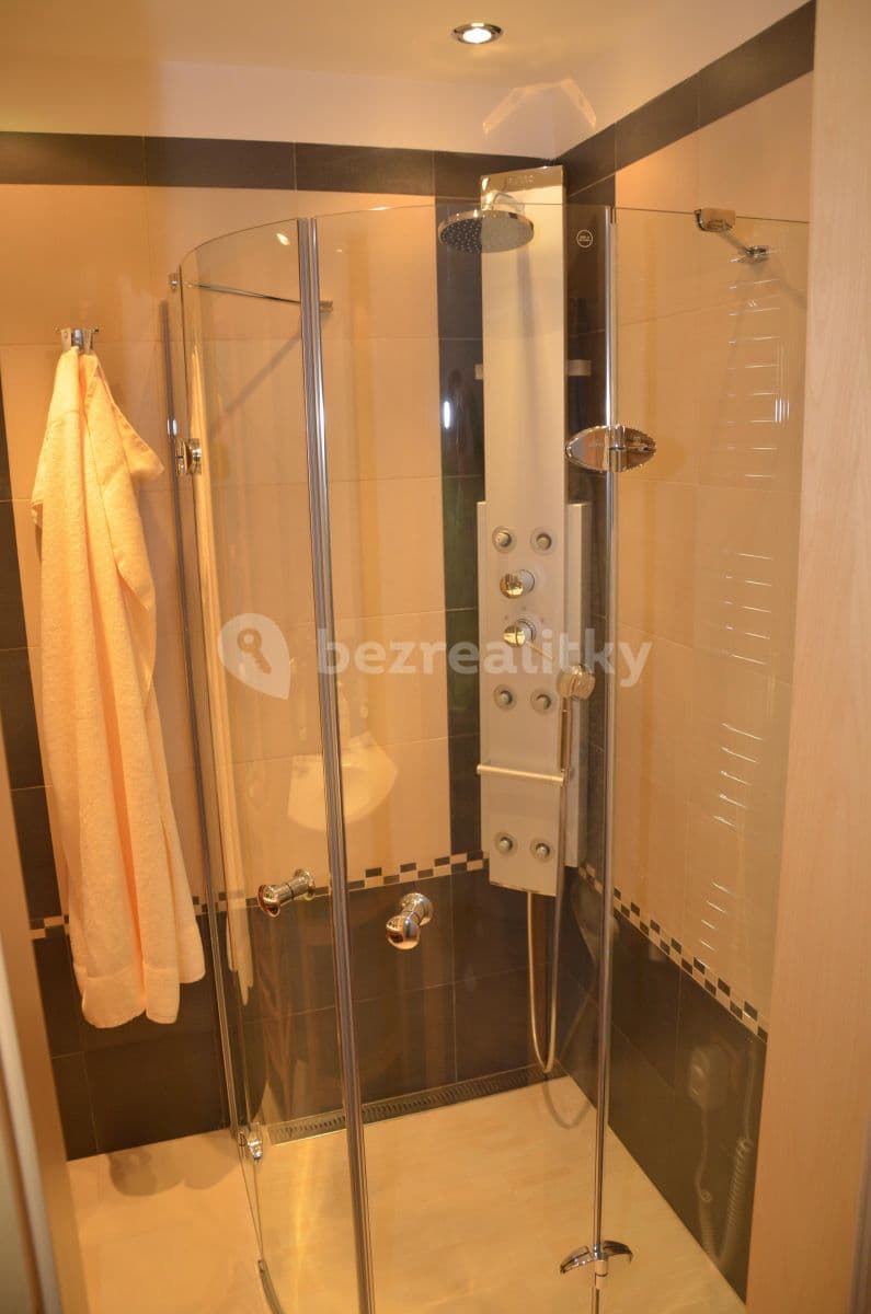 Prenájom bytu 4-izbový 92 m², Hřebíkova, Praha, Praha Prenájom bytu 4-izbový 92 m², Hřebíkova, Praha, Praha