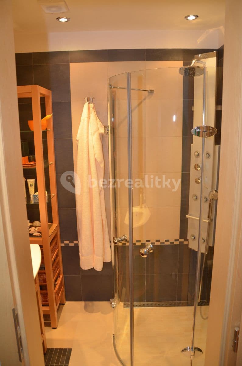 Prenájom bytu 4-izbový 92 m², Hřebíkova, Praha, Praha Prenájom bytu 4-izbový 92 m², Hřebíkova, Praha, Praha