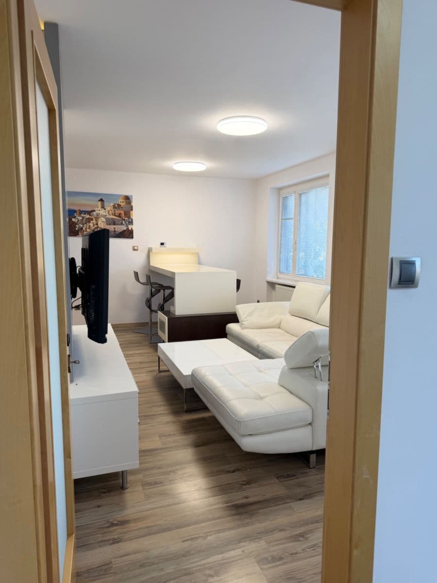 Prenájom bytu 4-izbový 92 m², Hřebíkova, Praha, Praha Prenájom bytu 4-izbový 92 m², Hřebíkova, Praha, Praha