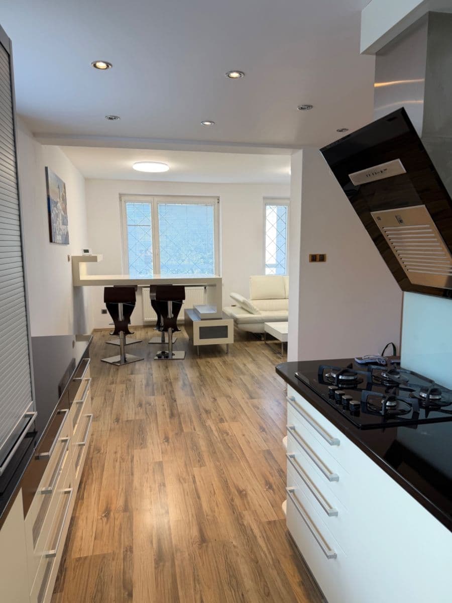 Prenájom bytu 4-izbový 92 m², Hřebíkova, Praha, Praha Prenájom bytu 4-izbový 92 m², Hřebíkova, Praha, Praha
