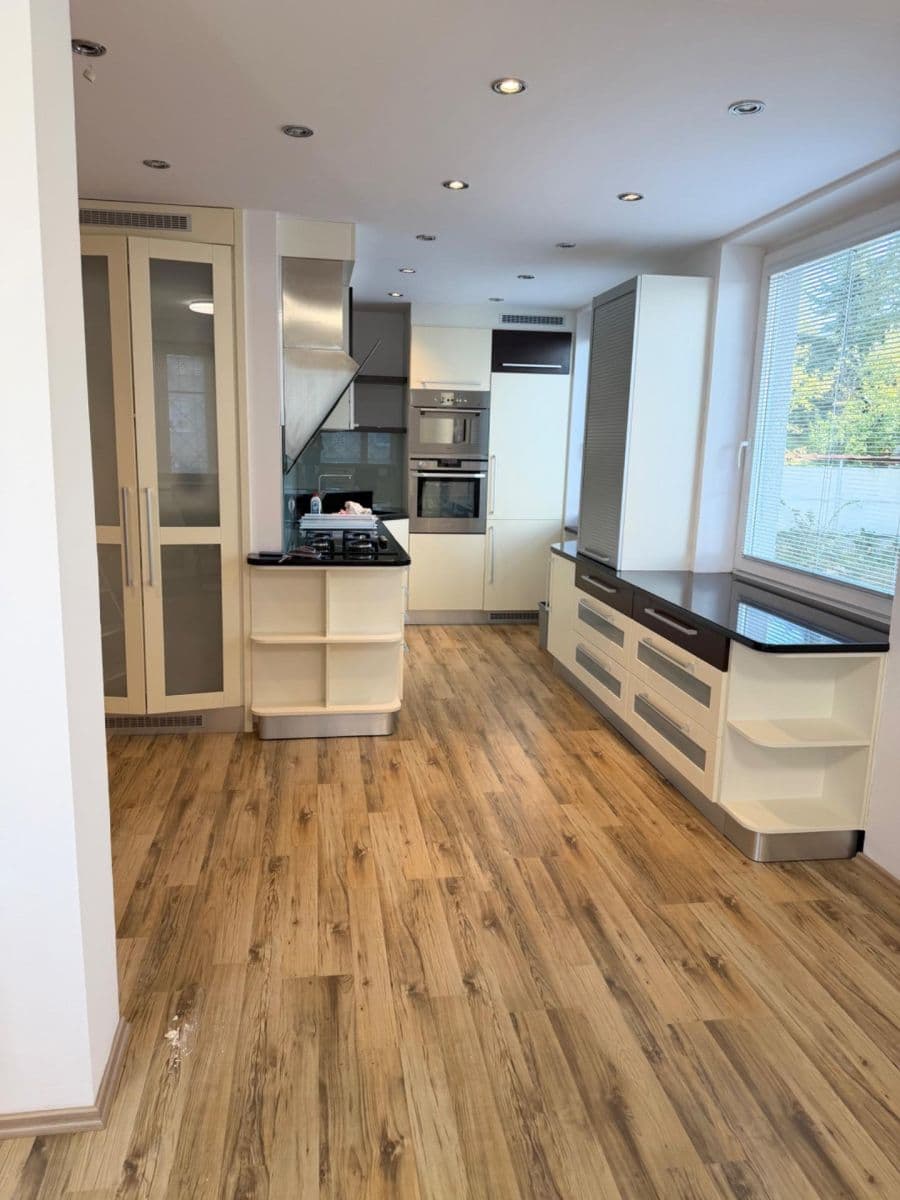 Prenájom bytu 4-izbový 92 m², Hřebíkova, Praha, Praha Prenájom bytu 4-izbový 92 m², Hřebíkova, Praha, Praha