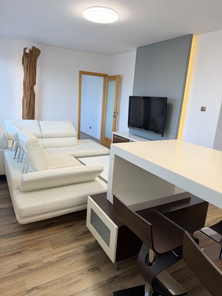 Prenájom bytu 4-izbový 92 m², Hřebíkova, Praha, Praha Prenájom bytu 4-izbový 92 m², Hřebíkova, Praha, Praha
