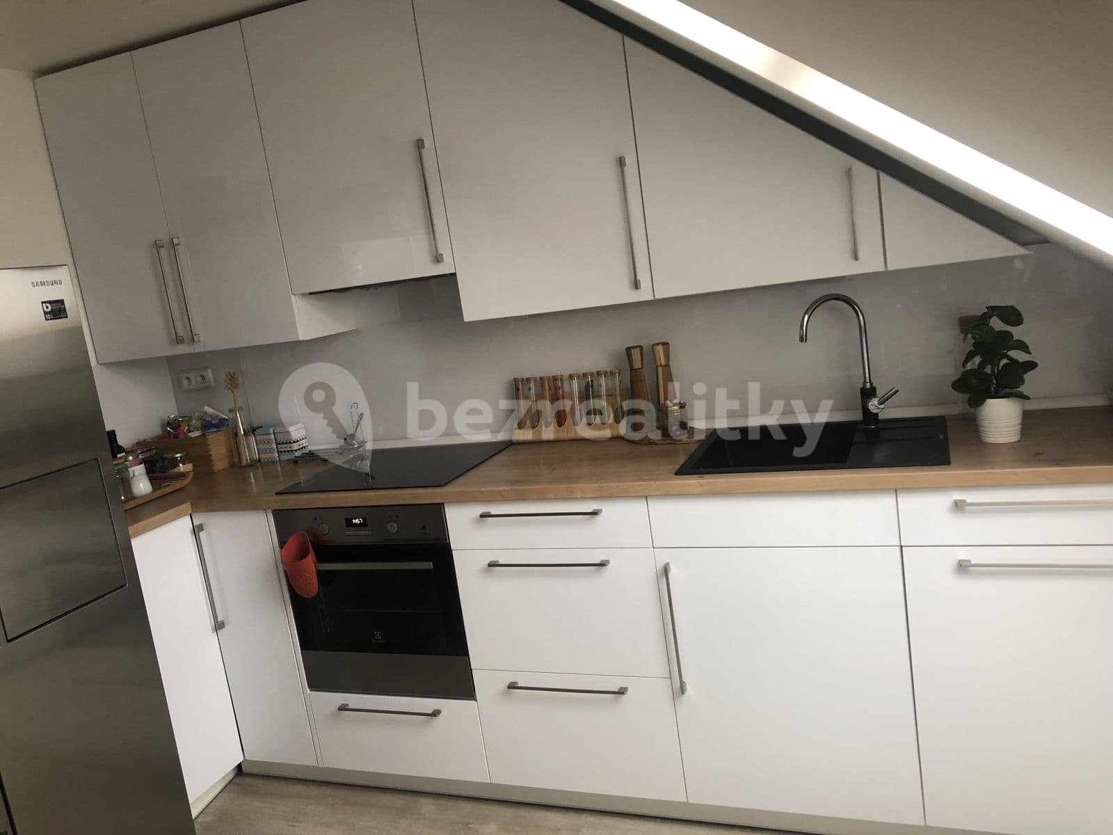 Prenájom bytu 2-izbový 84 m², Bubenská, Praha, Praha Prenájom bytu 2-izbový 84 m², Bubenská, Praha, Praha