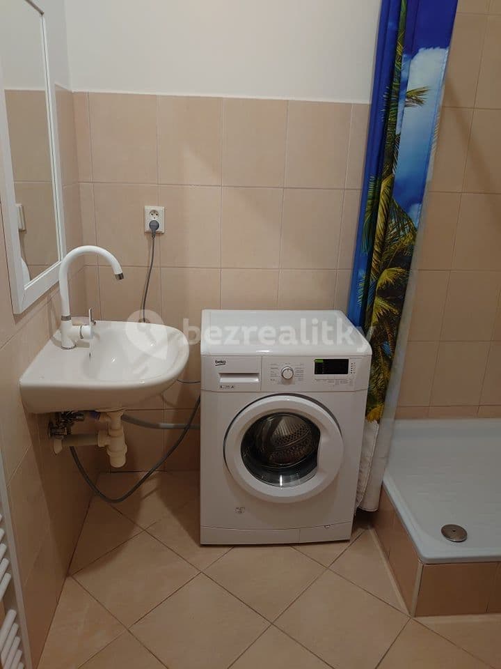 Prenájom bytu Garsoniéra 29 m², Malokarpatské námestie, Lamač, Bratislavský kraj Prenájom bytu Garsoniéra 29 m², Malokarpatské námestie, Lamač, Bratislavský kraj