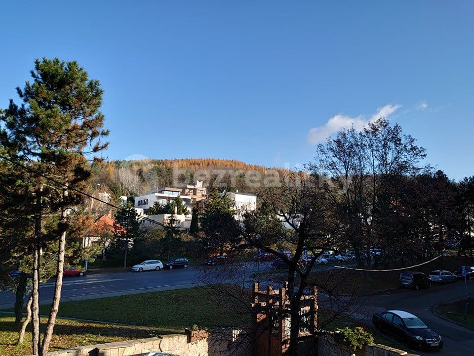 Prenájom bytu Garsoniéra 29 m², Malokarpatské námestie, Lamač, Bratislavský kraj Prenájom bytu Garsoniéra 29 m², Malokarpatské námestie, Lamač, Bratislavský kraj