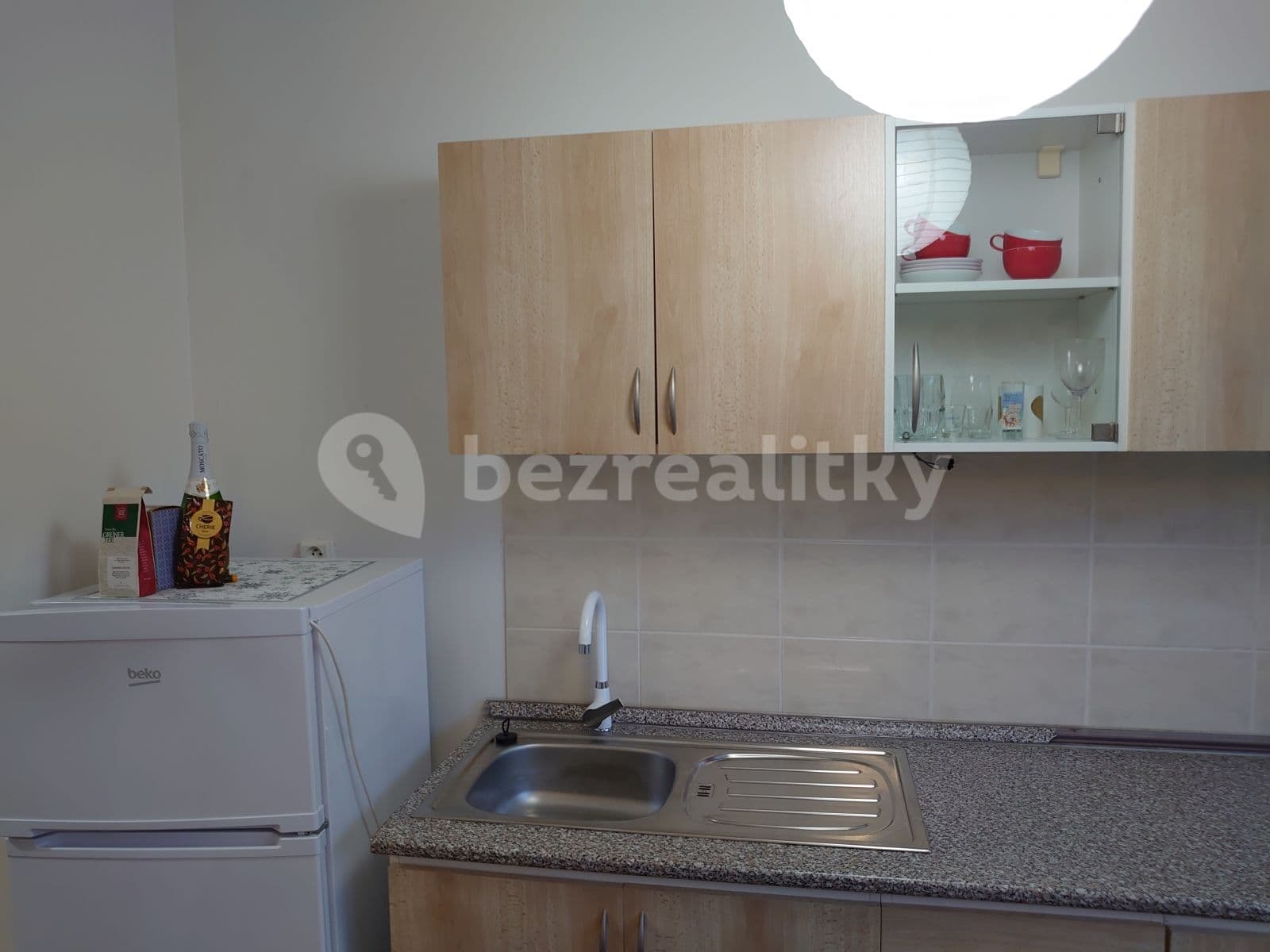 Prenájom bytu Garsoniéra 29 m², Malokarpatské námestie, Lamač, Bratislavský kraj Prenájom bytu Garsoniéra 29 m², Malokarpatské námestie, Lamač, Bratislavský kraj