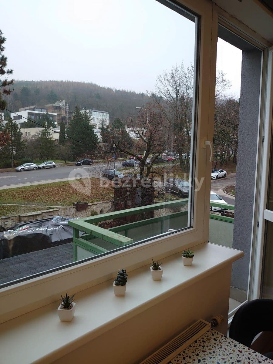 Prenájom bytu Garsoniéra 29 m², Malokarpatské námestie, Lamač, Bratislavský kraj Prenájom bytu Garsoniéra 29 m², Malokarpatské námestie, Lamač, Bratislavský kraj