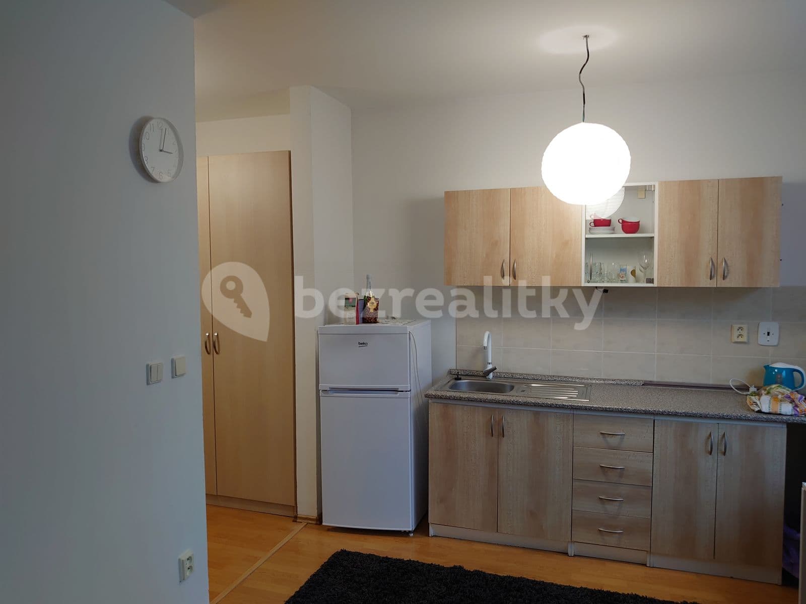 Prenájom bytu Garsoniéra 29 m², Malokarpatské námestie, Lamač, Bratislavský kraj Prenájom bytu Garsoniéra 29 m², Malokarpatské námestie, Lamač, Bratislavský kraj