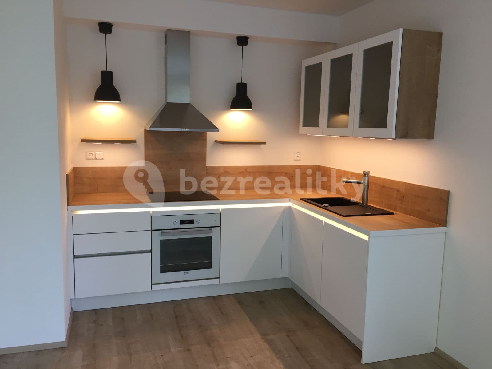 Prenájom bytu 2-izbový 65 m², Antonína Petrofa, Hradec Králové, Královéhradecký kraj Prenájom bytu 2-izbový 65 m², Antonína Petrofa, Hradec Králové, Královéhradecký kraj