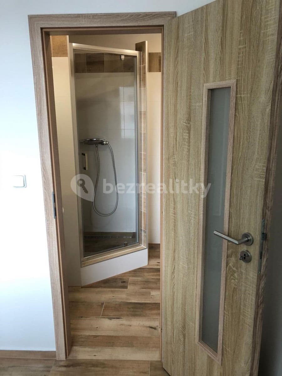 Prenájom bytu 2-izbový 67 m², Tolstého, Ústí nad Labem, Ústecký kraj Prenájom bytu 2-izbový 67 m², Tolstého, Ústí nad Labem, Ústecký kraj