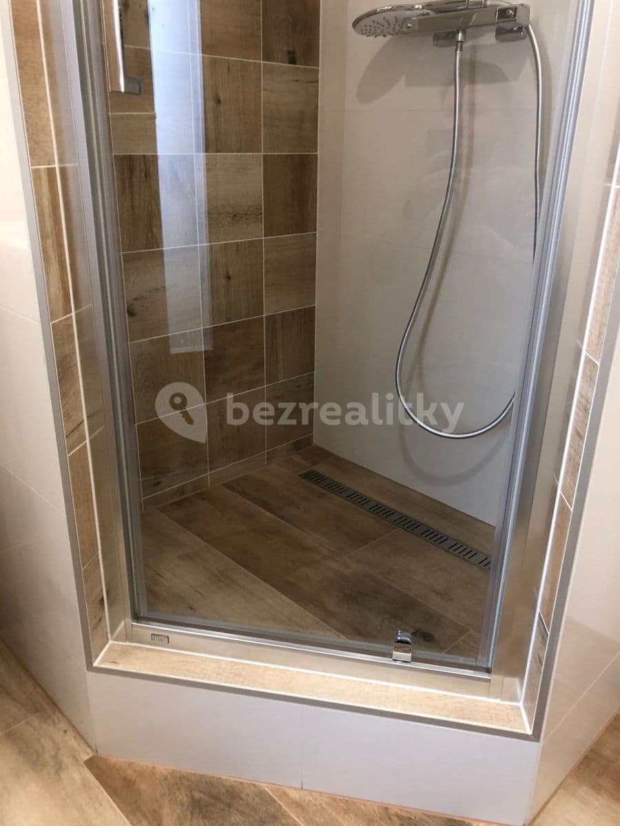 Prenájom bytu 2-izbový 67 m², Tolstého, Ústí nad Labem, Ústecký kraj Prenájom bytu 2-izbový 67 m², Tolstého, Ústí nad Labem, Ústecký kraj
