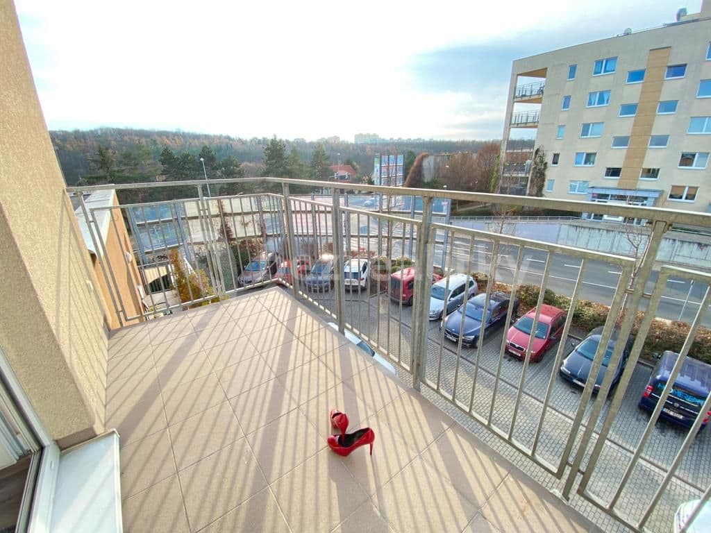 Prenájom bytu 1-izbový 35 m², Bratislavská, Praha, Praha Prenájom bytu 1-izbový 35 m², Bratislavská, Praha, Praha
