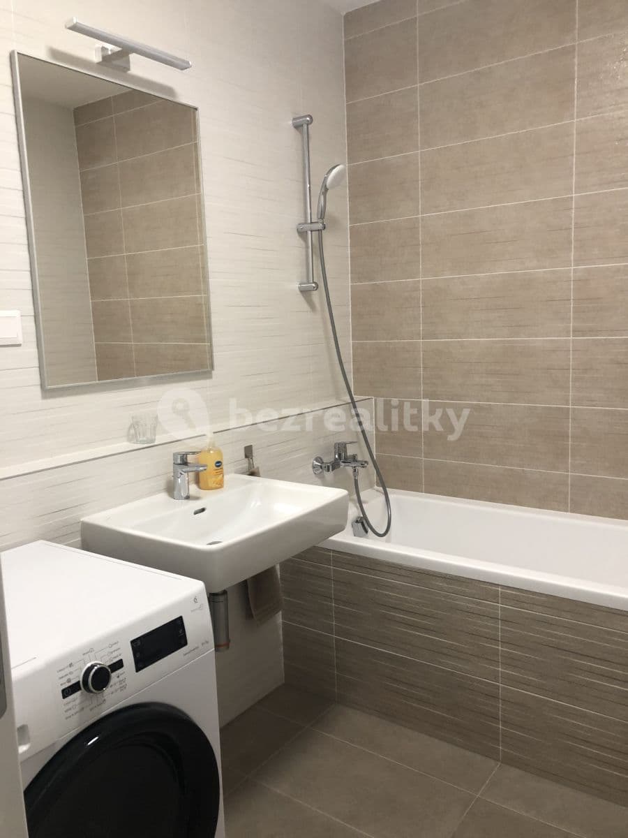 Prenájom bytu 3-izbový 83 m², Jarabinková, Ružinov, Bratislavský kraj Prenájom bytu 3-izbový 83 m², Jarabinková, Ružinov, Bratislavský kraj