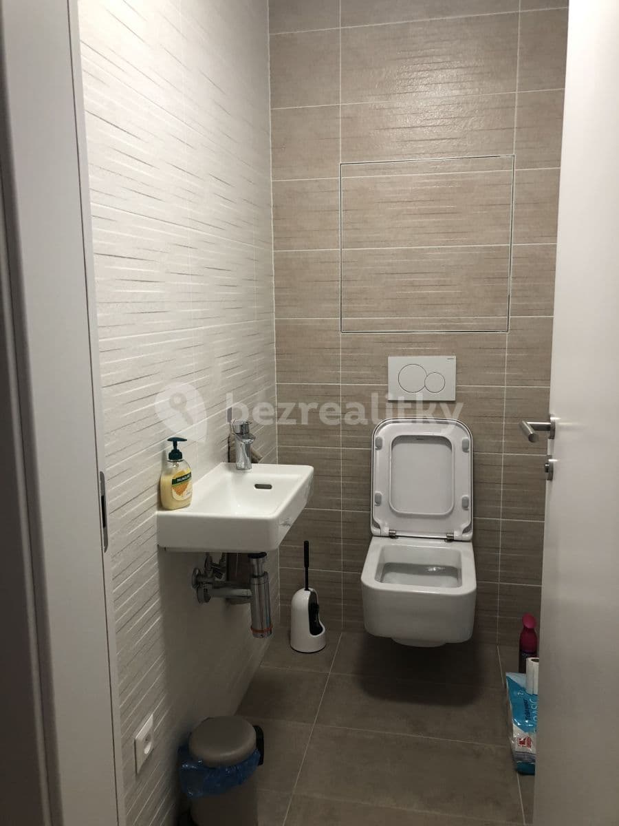 Prenájom bytu 3-izbový 83 m², Jarabinková, Ružinov, Bratislavský kraj Prenájom bytu 3-izbový 83 m², Jarabinková, Ružinov, Bratislavský kraj