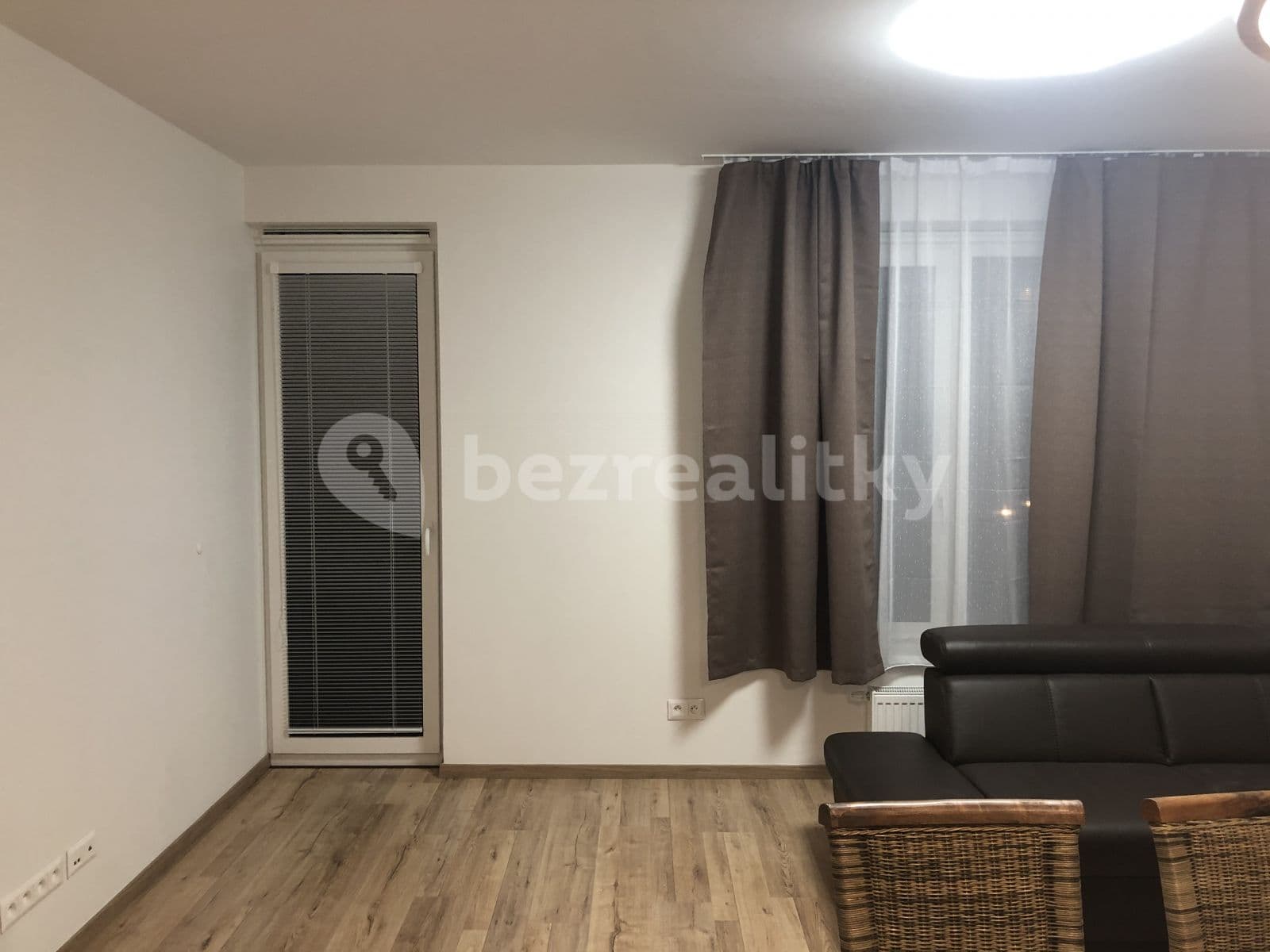 Prenájom bytu 3-izbový 83 m², Jarabinková, Ružinov, Bratislavský kraj Prenájom bytu 3-izbový 83 m², Jarabinková, Ružinov, Bratislavský kraj