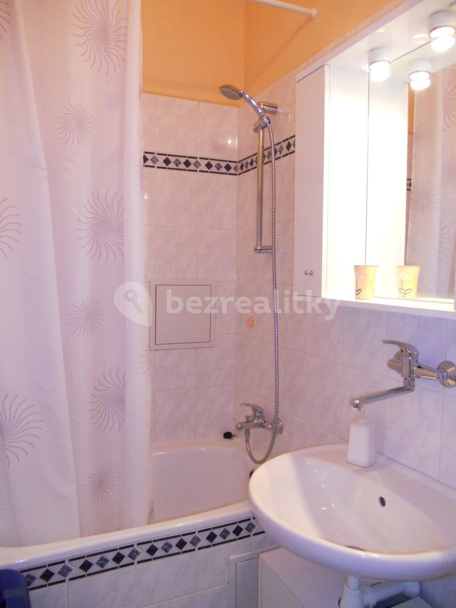 Prenájom bytu 1-izbový 46 m², Hollarovo náměstí, Praha, Praha Prenájom bytu 1-izbový 46 m², Hollarovo náměstí, Praha, Praha