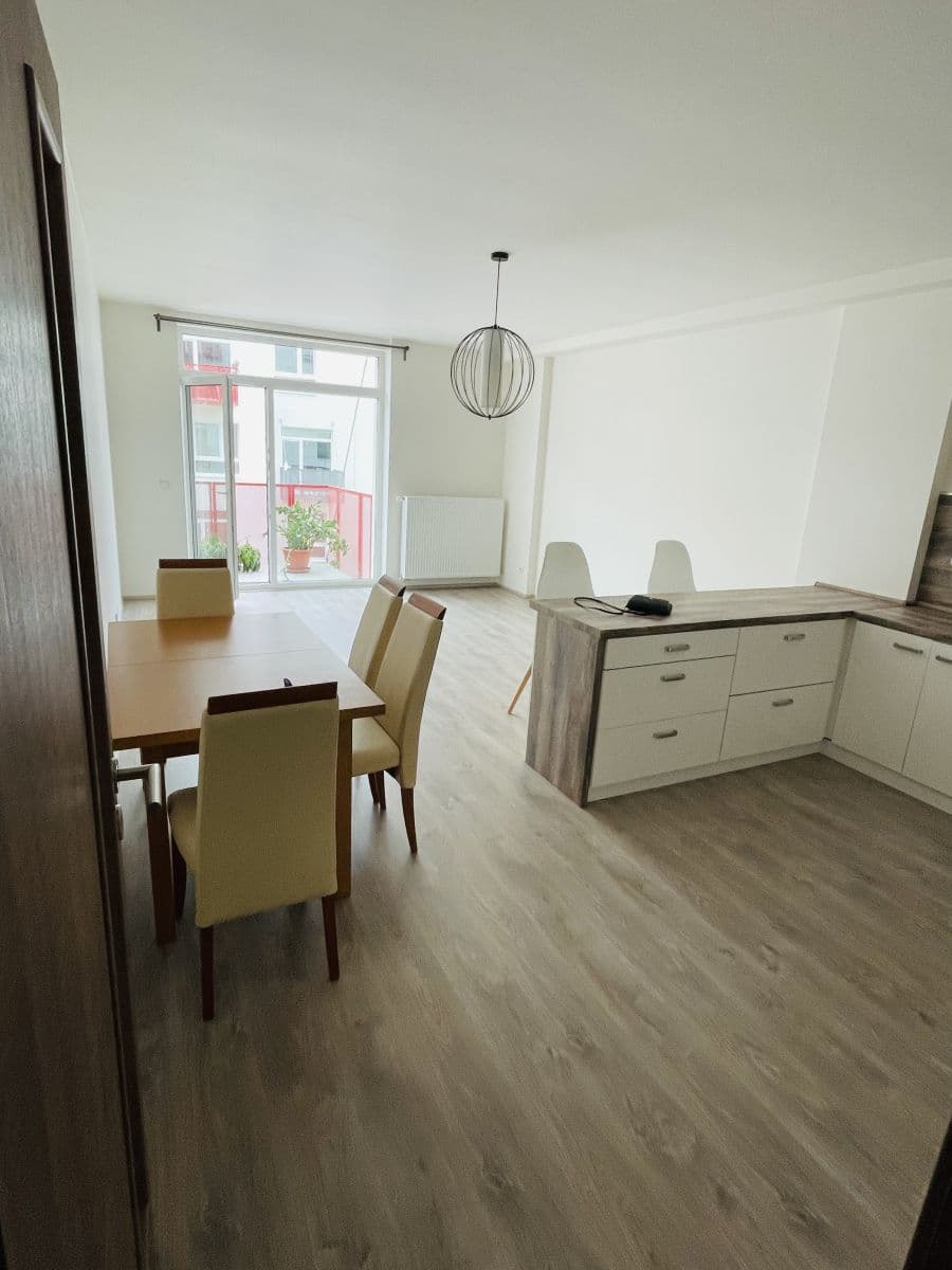 Prenájom bytu 2-izbový 72 m², Nepilova, Beroun, Středočeský kraj Prenájom bytu 2-izbový 72 m², Nepilova, Beroun, Středočeský kraj