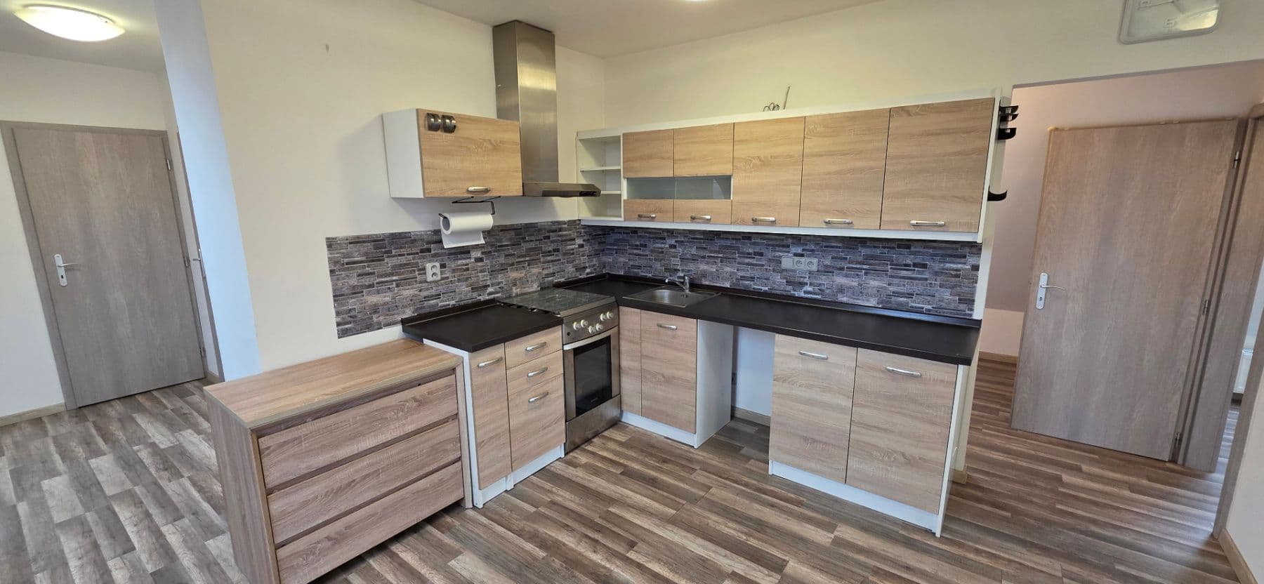 Prenájom bytu 3-izbový 75 m², K Havlínu, Praha, Praha Prenájom bytu 3-izbový 75 m², K Havlínu, Praha, Praha