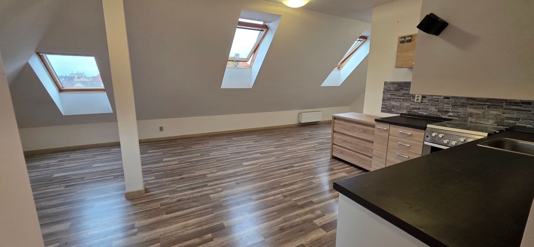 Prenájom bytu 3-izbový 75 m², K Havlínu, Praha, Praha Prenájom bytu 3-izbový 75 m², K Havlínu, Praha, Praha