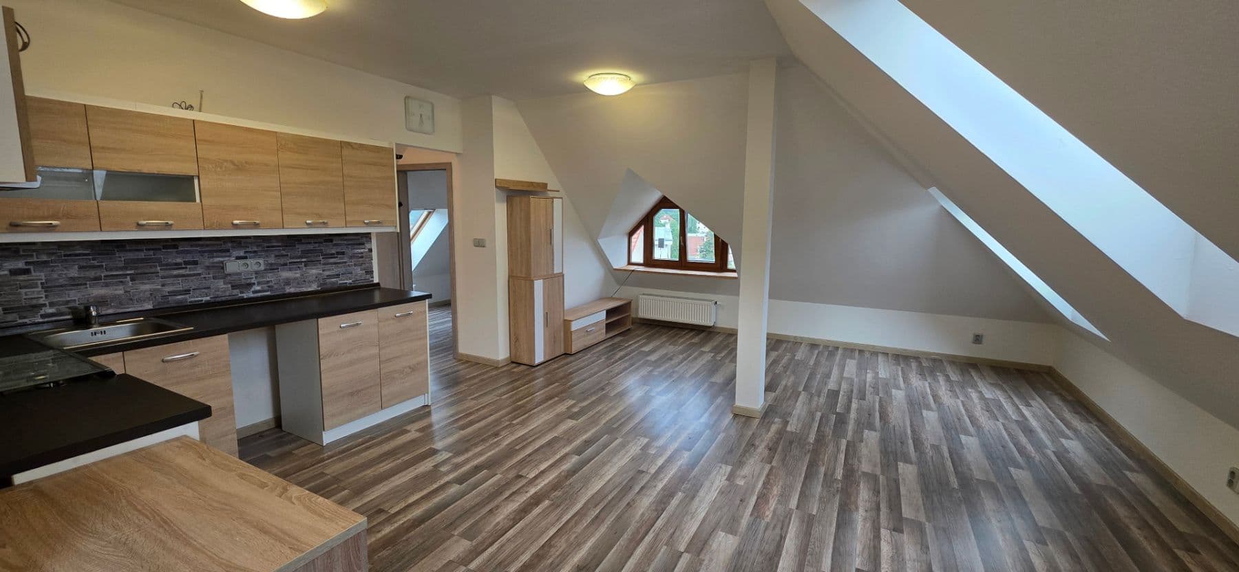 Prenájom bytu 3-izbový 75 m², K Havlínu, Praha, Praha Prenájom bytu 3-izbový 75 m², K Havlínu, Praha, Praha