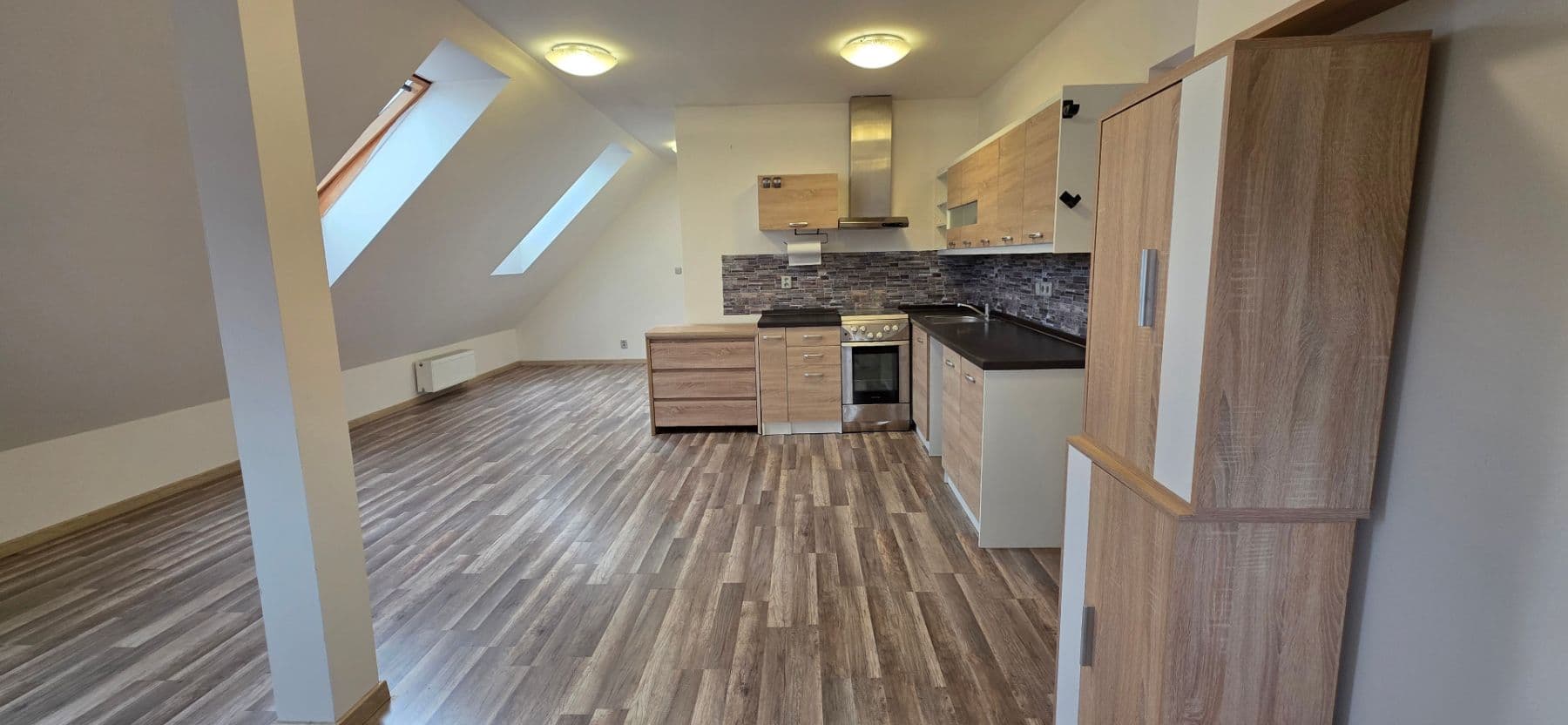 Prenájom bytu 3-izbový 75 m², K Havlínu, Praha, Praha Prenájom bytu 3-izbový 75 m², K Havlínu, Praha, Praha