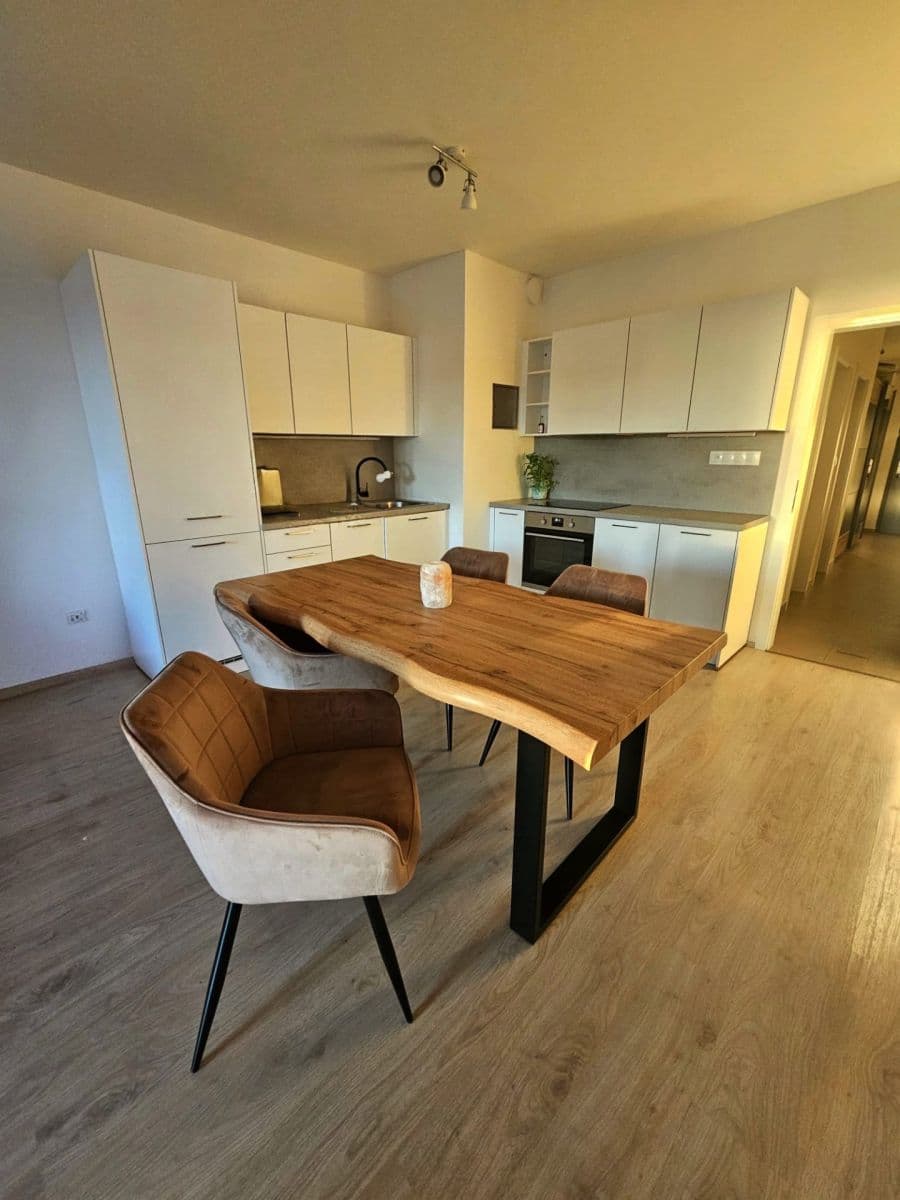 Prenájom bytu 2-izbový 76 m², Škrábkových, Praha, Praha Prenájom bytu 2-izbový 76 m², Škrábkových, Praha, Praha