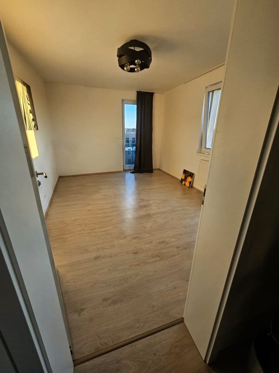 Prenájom bytu 2-izbový 76 m², Škrábkových, Praha, Praha Prenájom bytu 2-izbový 76 m², Škrábkových, Praha, Praha