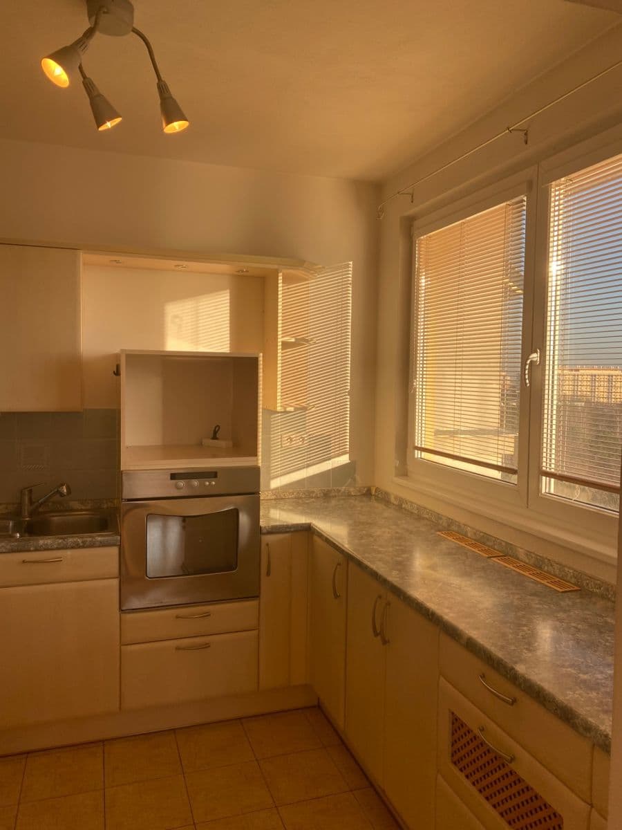 Prenájom bytu 4-izbový 110 m², Praha, Praha Prenájom bytu 4-izbový 110 m², Praha, Praha