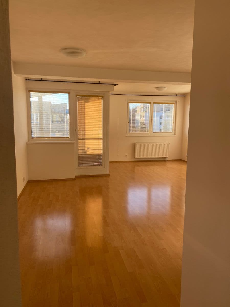 Prenájom bytu 4-izbový 110 m², Praha, Praha Prenájom bytu 4-izbový 110 m², Praha, Praha