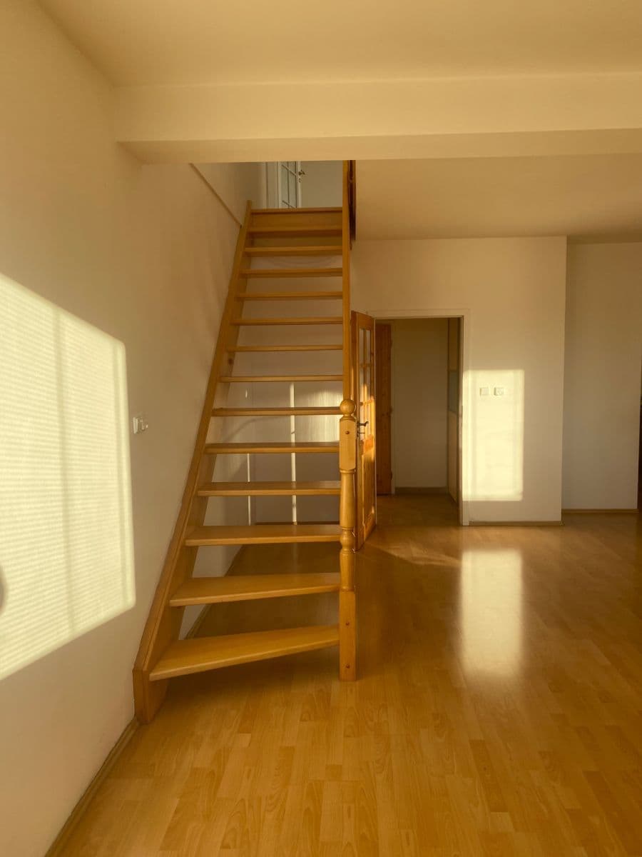 Prenájom bytu 4-izbový 110 m², Praha, Praha Prenájom bytu 4-izbový 110 m², Praha, Praha