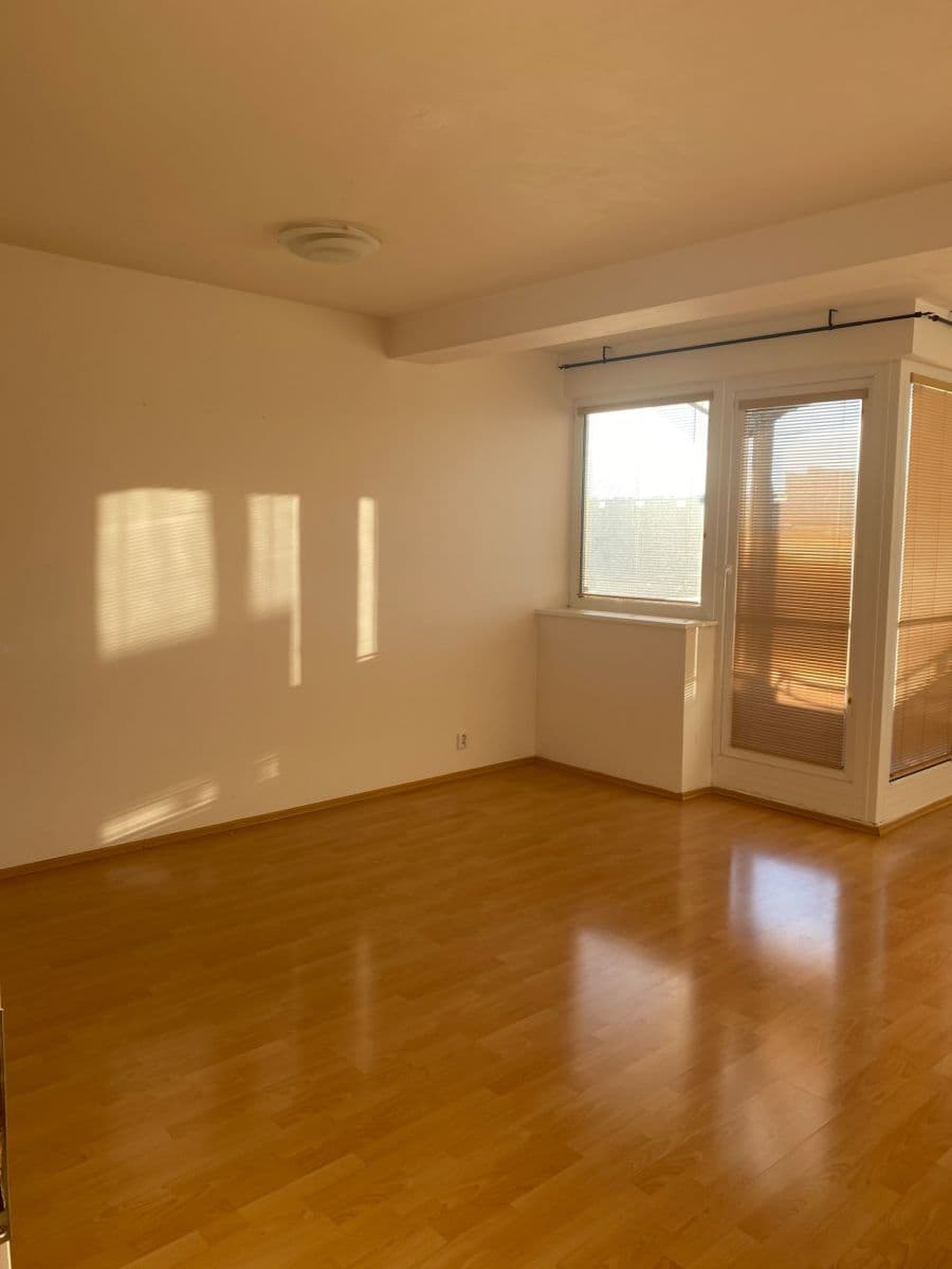 Prenájom bytu 4-izbový 110 m², Praha, Praha Prenájom bytu 4-izbový 110 m², Praha, Praha