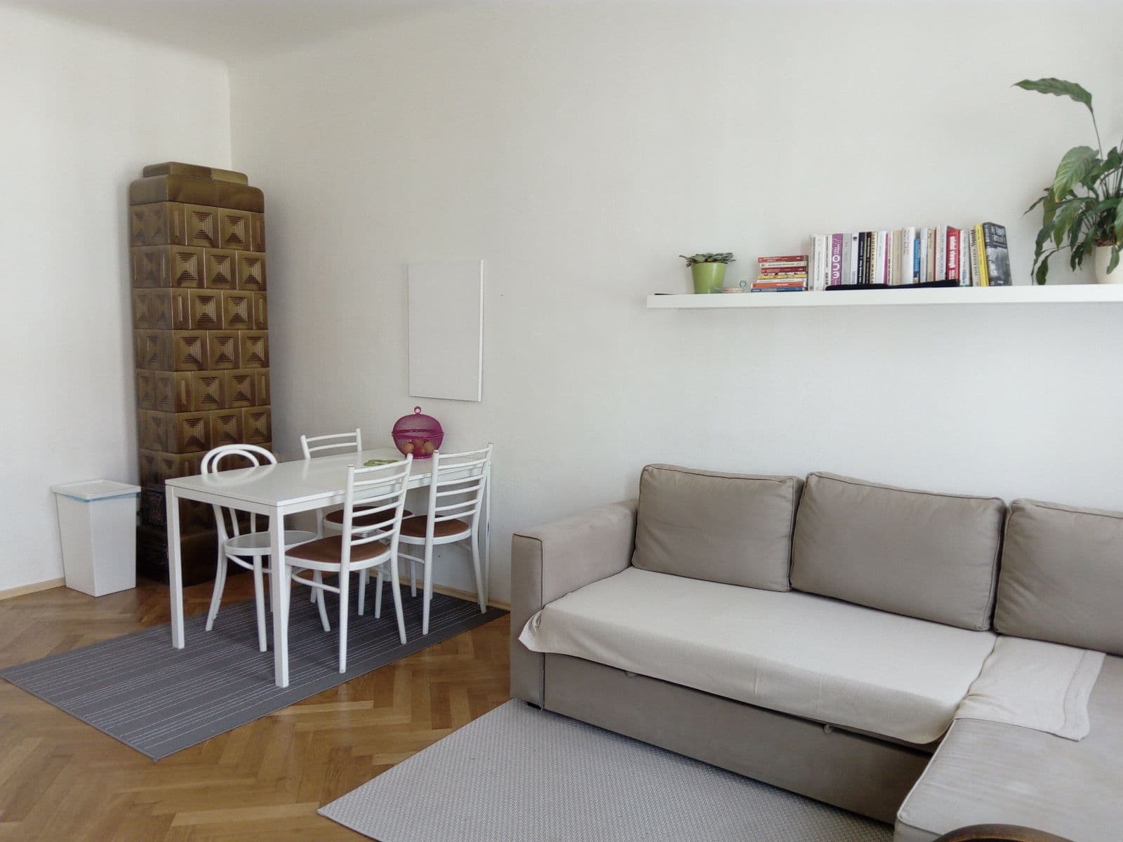 Prenájom bytu 3-izbový 88 m², Ostromečská, Praha, Praha Prenájom bytu 3-izbový 88 m², Ostromečská, Praha, Praha