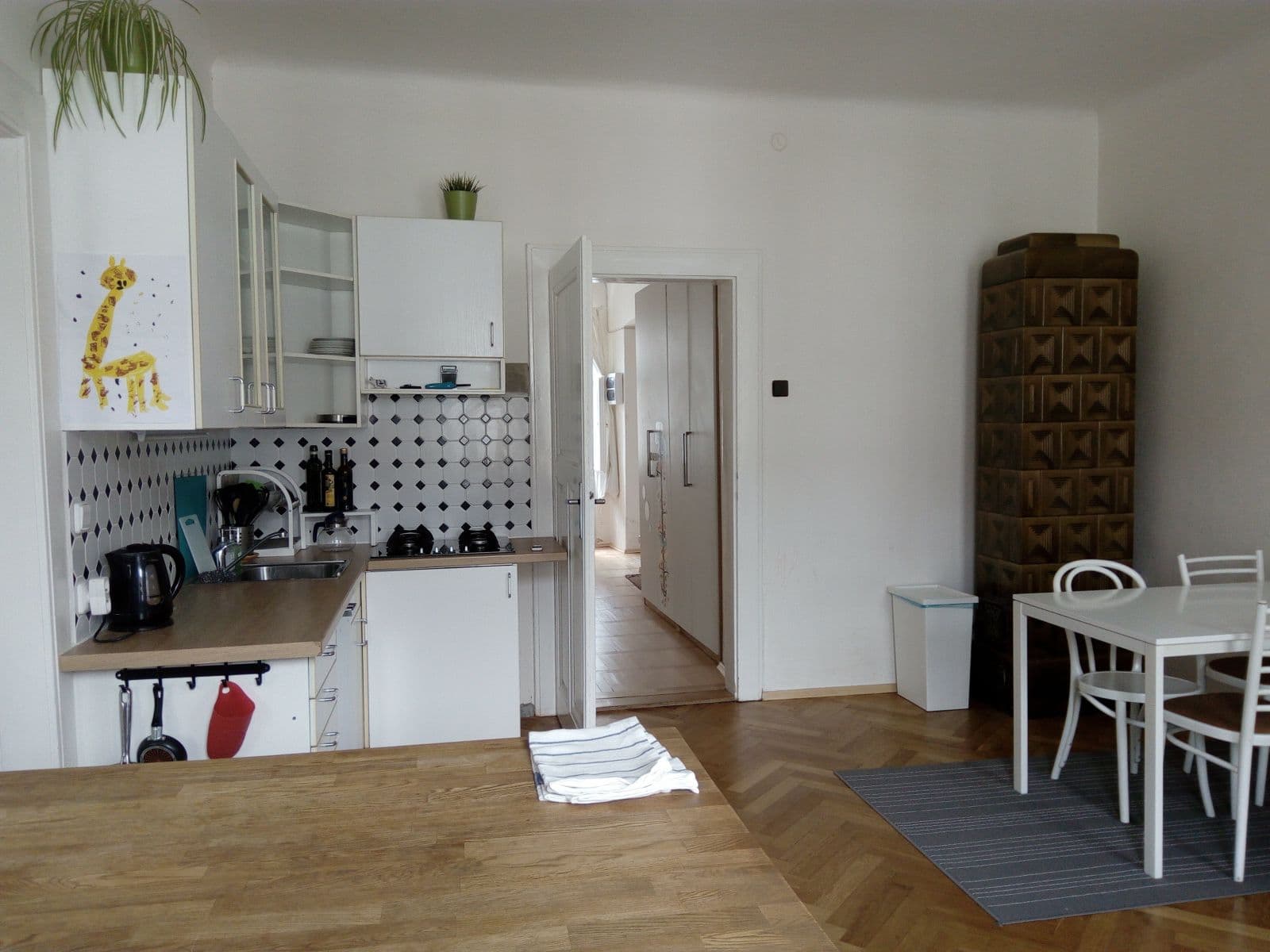 Prenájom bytu 3-izbový 88 m², Ostromečská, Praha, Praha Prenájom bytu 3-izbový 88 m², Ostromečská, Praha, Praha