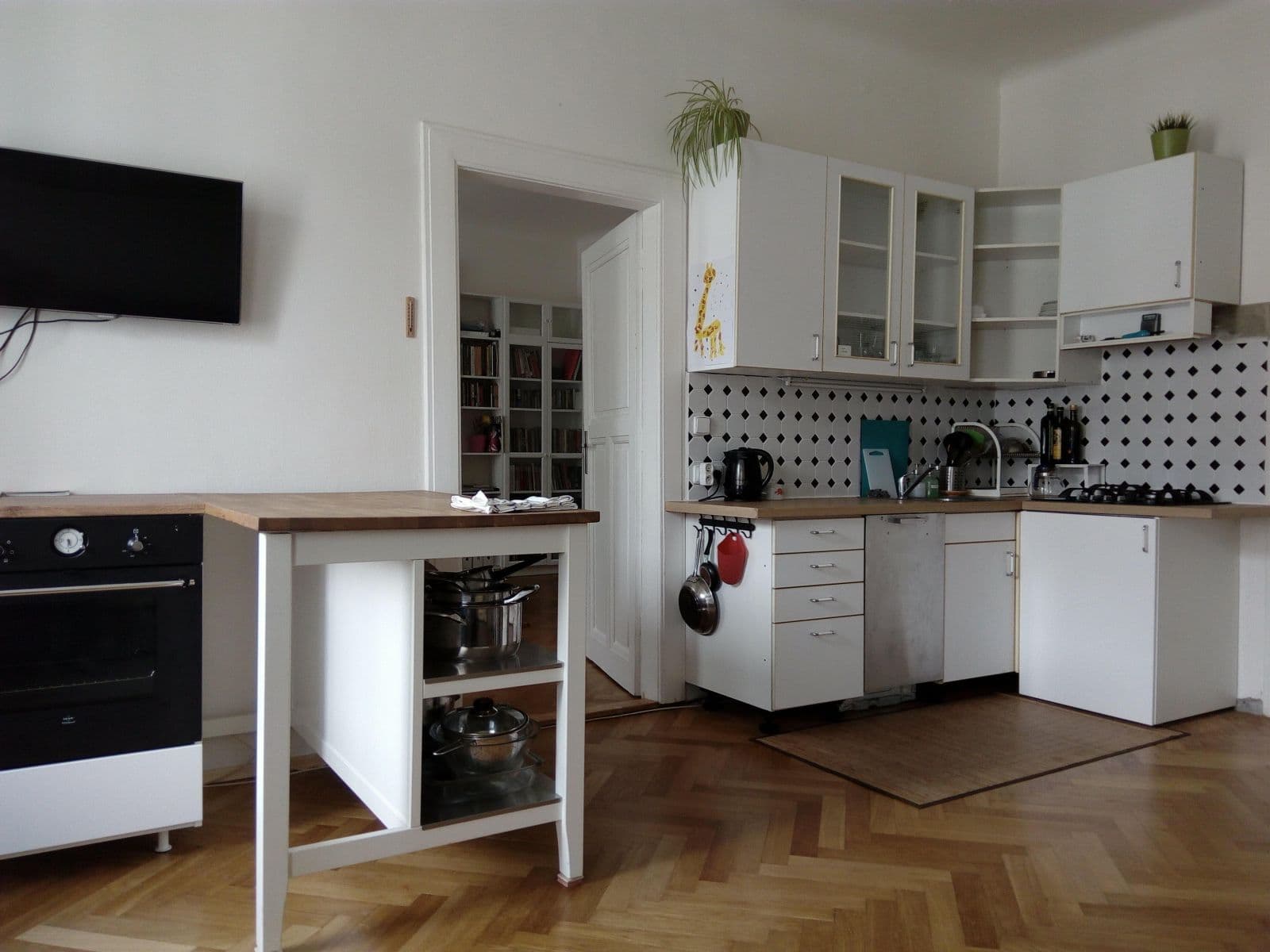 Prenájom bytu 3-izbový 88 m², Ostromečská, Praha, Praha Prenájom bytu 3-izbový 88 m², Ostromečská, Praha, Praha
