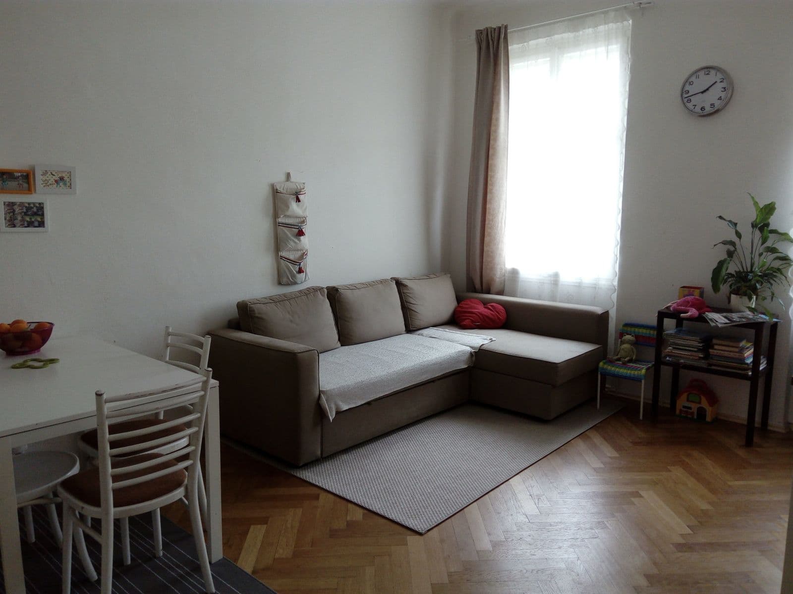 Prenájom bytu 3-izbový 88 m², Ostromečská, Praha, Praha Prenájom bytu 3-izbový 88 m², Ostromečská, Praha, Praha