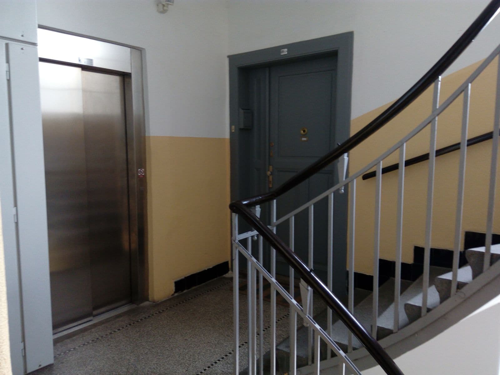 Prenájom bytu 3-izbový 88 m², Ostromečská, Praha, Praha Prenájom bytu 3-izbový 88 m², Ostromečská, Praha, Praha
