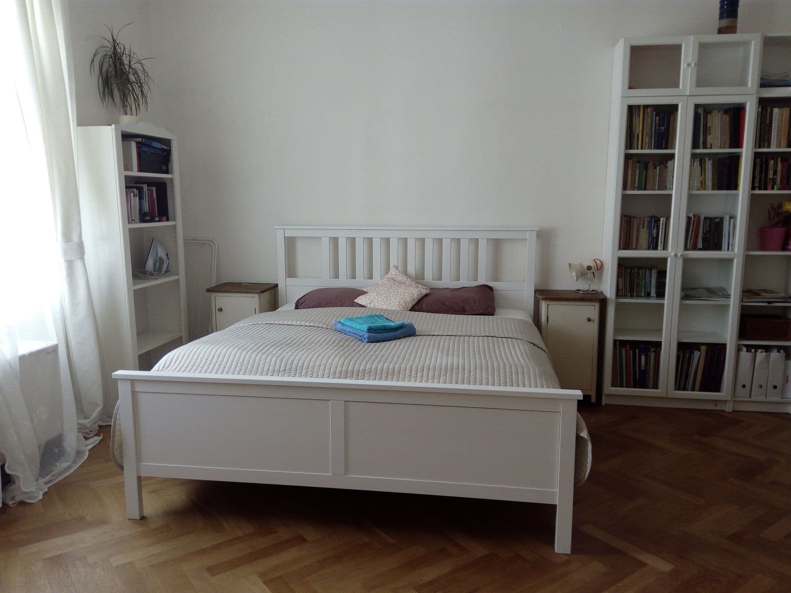 Prenájom bytu 3-izbový 88 m², Ostromečská, Praha, Praha Prenájom bytu 3-izbový 88 m², Ostromečská, Praha, Praha