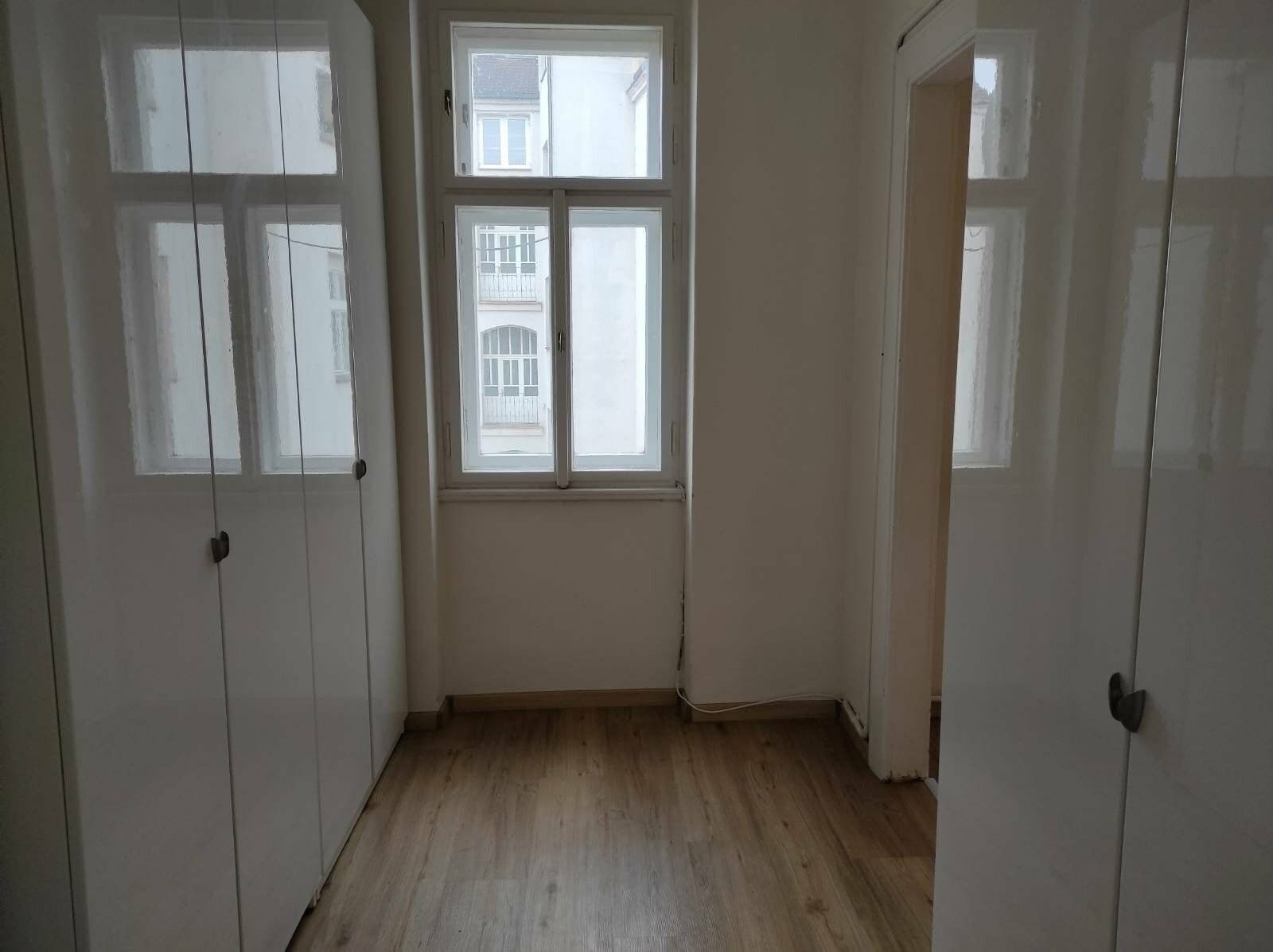 Prenájom bytu 3-izbový 88 m², Ostromečská, Praha, Praha Prenájom bytu 3-izbový 88 m², Ostromečská, Praha, Praha