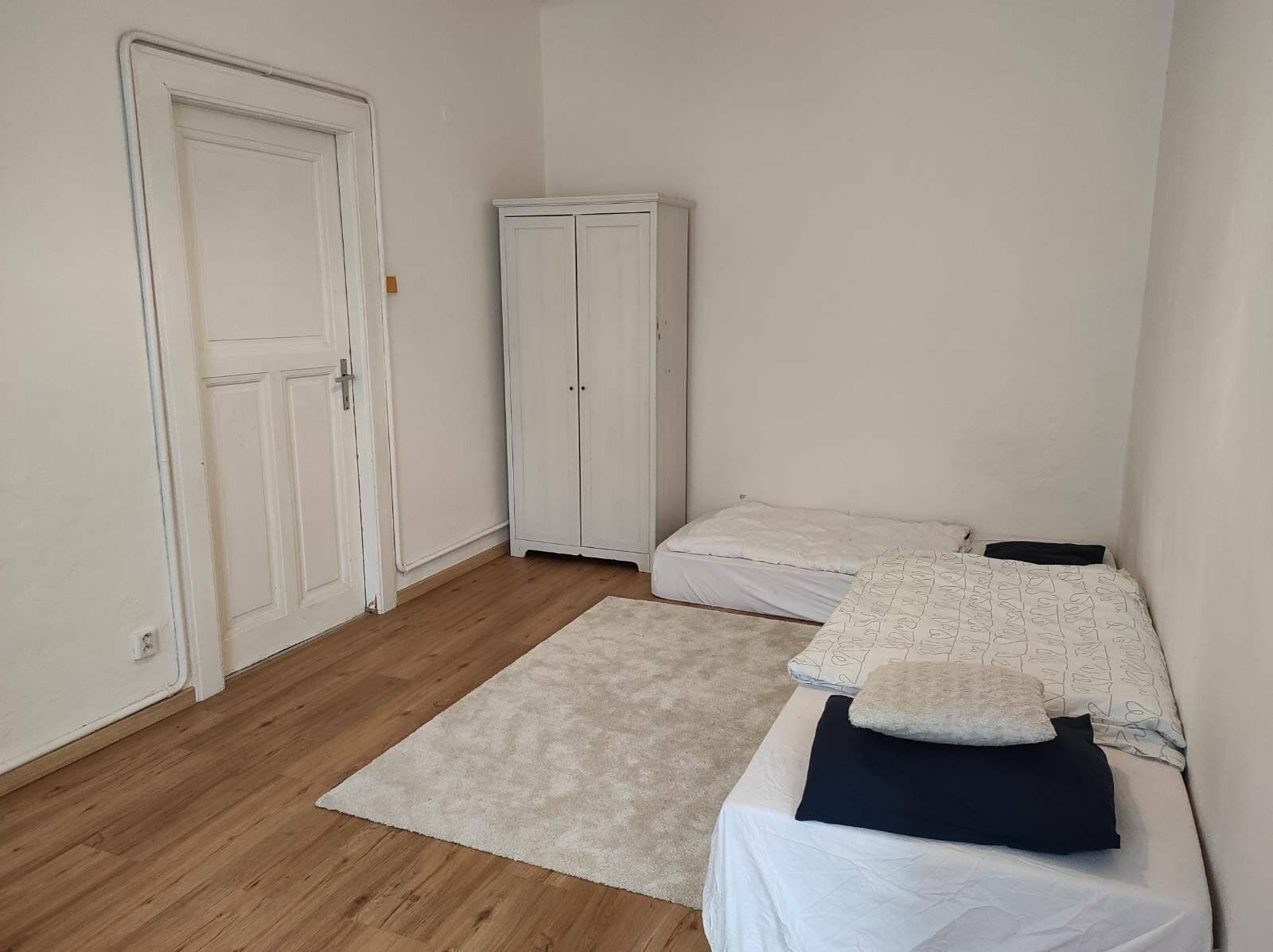 Prenájom bytu 3-izbový 88 m², Ostromečská, Praha, Praha Prenájom bytu 3-izbový 88 m², Ostromečská, Praha, Praha
