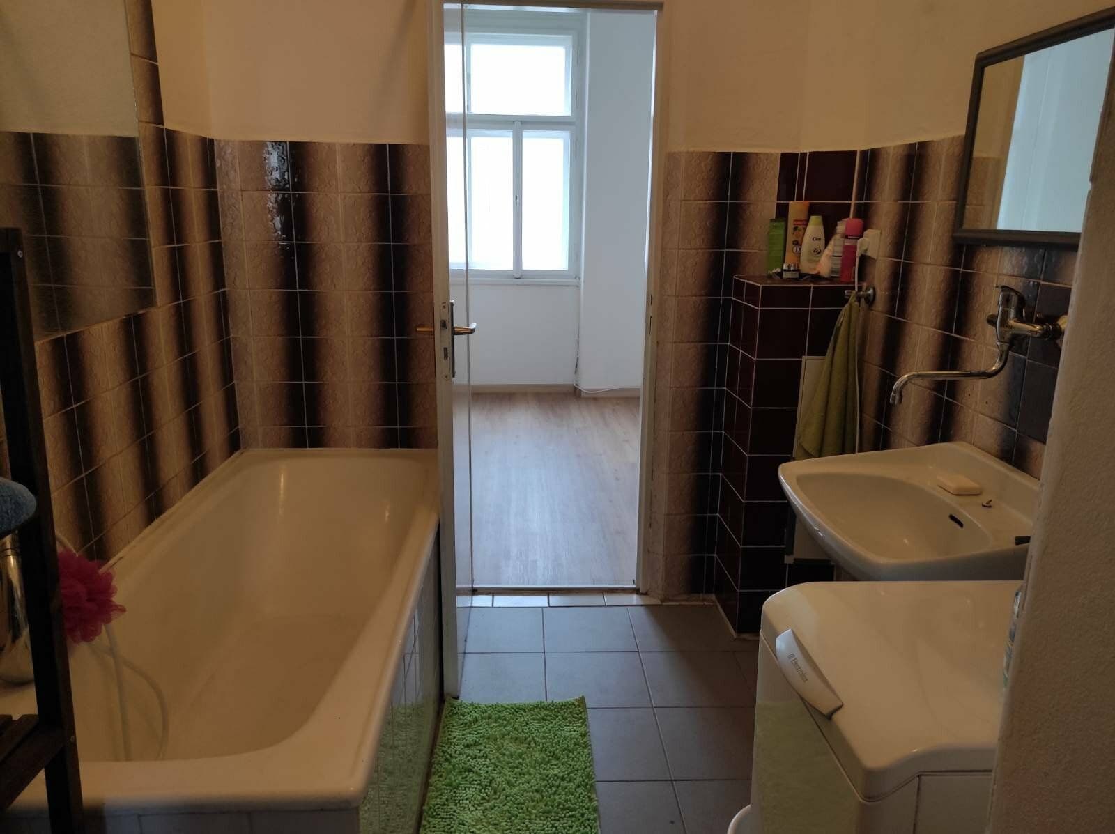 Prenájom bytu 3-izbový 88 m², Ostromečská, Praha, Praha Prenájom bytu 3-izbový 88 m², Ostromečská, Praha, Praha