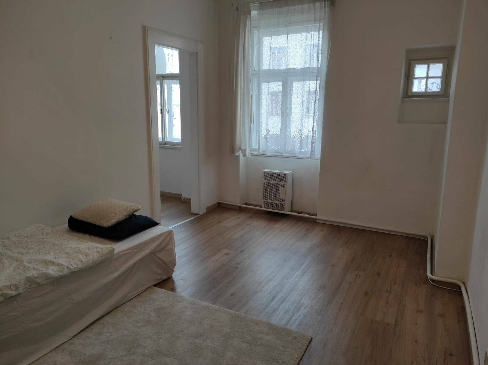 Prenájom bytu 3-izbový 88 m², Ostromečská, Praha, Praha Prenájom bytu 3-izbový 88 m², Ostromečská, Praha, Praha