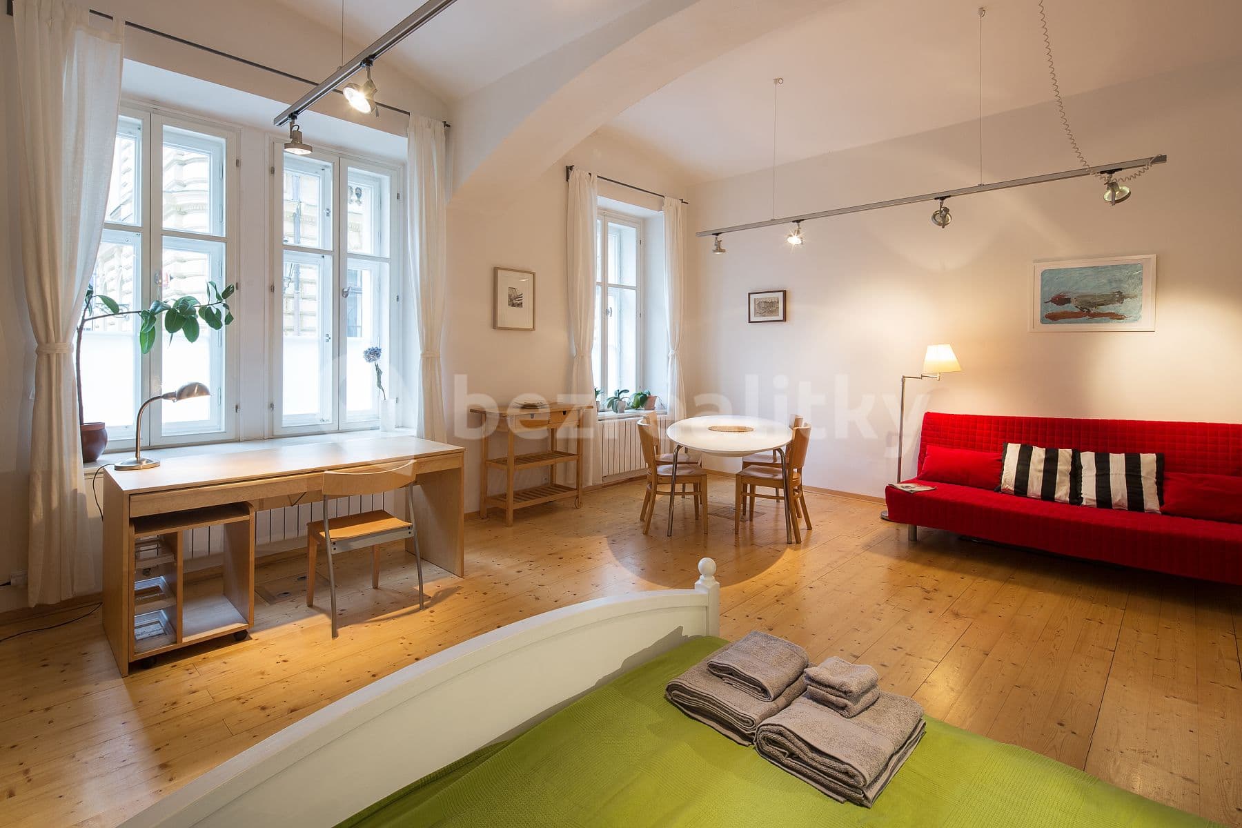 Prenájom bytu 1-izbový 46 m², Haštalská, Praha, Praha Prenájom bytu 1-izbový 46 m², Haštalská, Praha, Praha