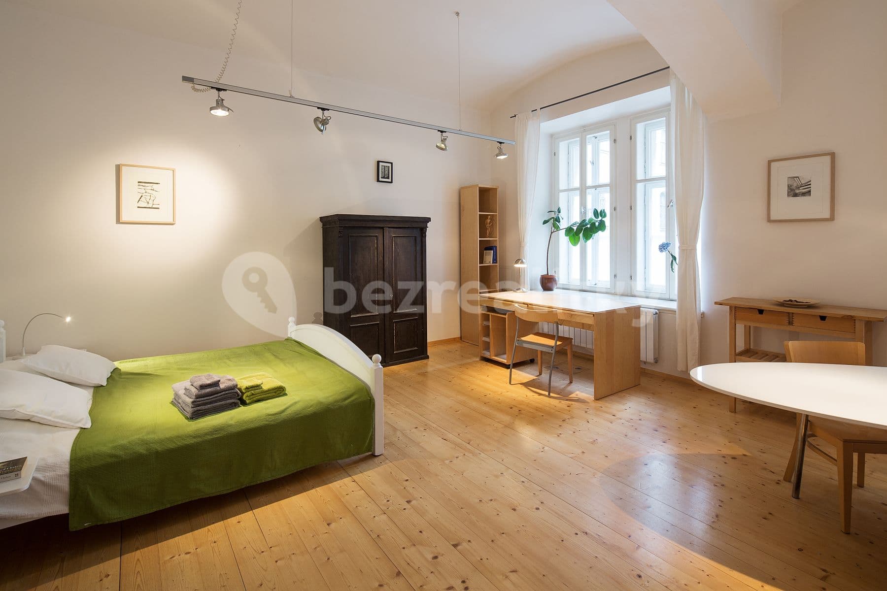 Prenájom bytu 1-izbový 46 m², Haštalská, Praha, Praha Prenájom bytu 1-izbový 46 m², Haštalská, Praha, Praha