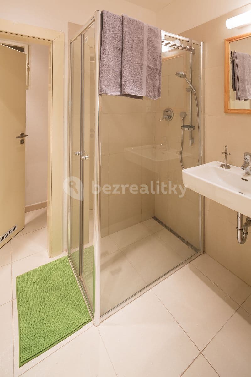 Prenájom bytu 1-izbový 46 m², Haštalská, Praha, Praha Prenájom bytu 1-izbový 46 m², Haštalská, Praha, Praha