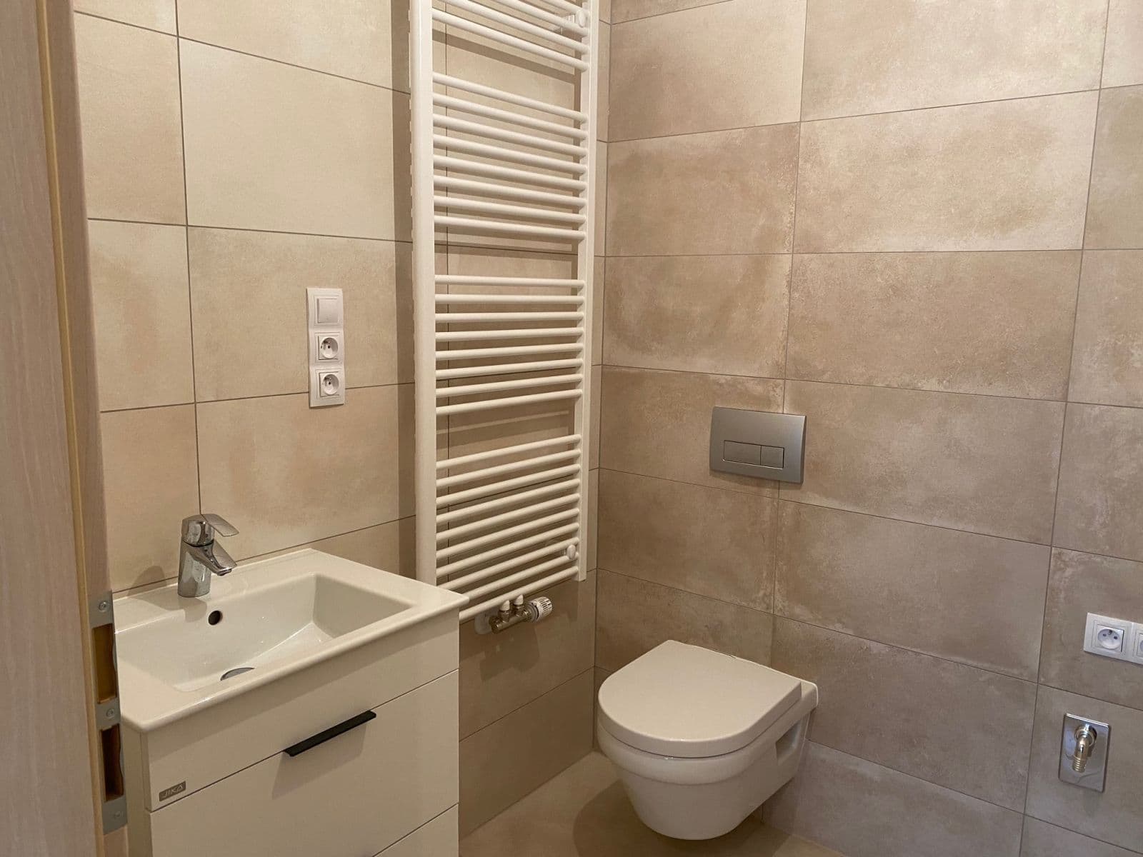 Prenájom bytu 1-izbový 48 m², Křižíkova, Praha, Praha Prenájom bytu 1-izbový 48 m², Křižíkova, Praha, Praha